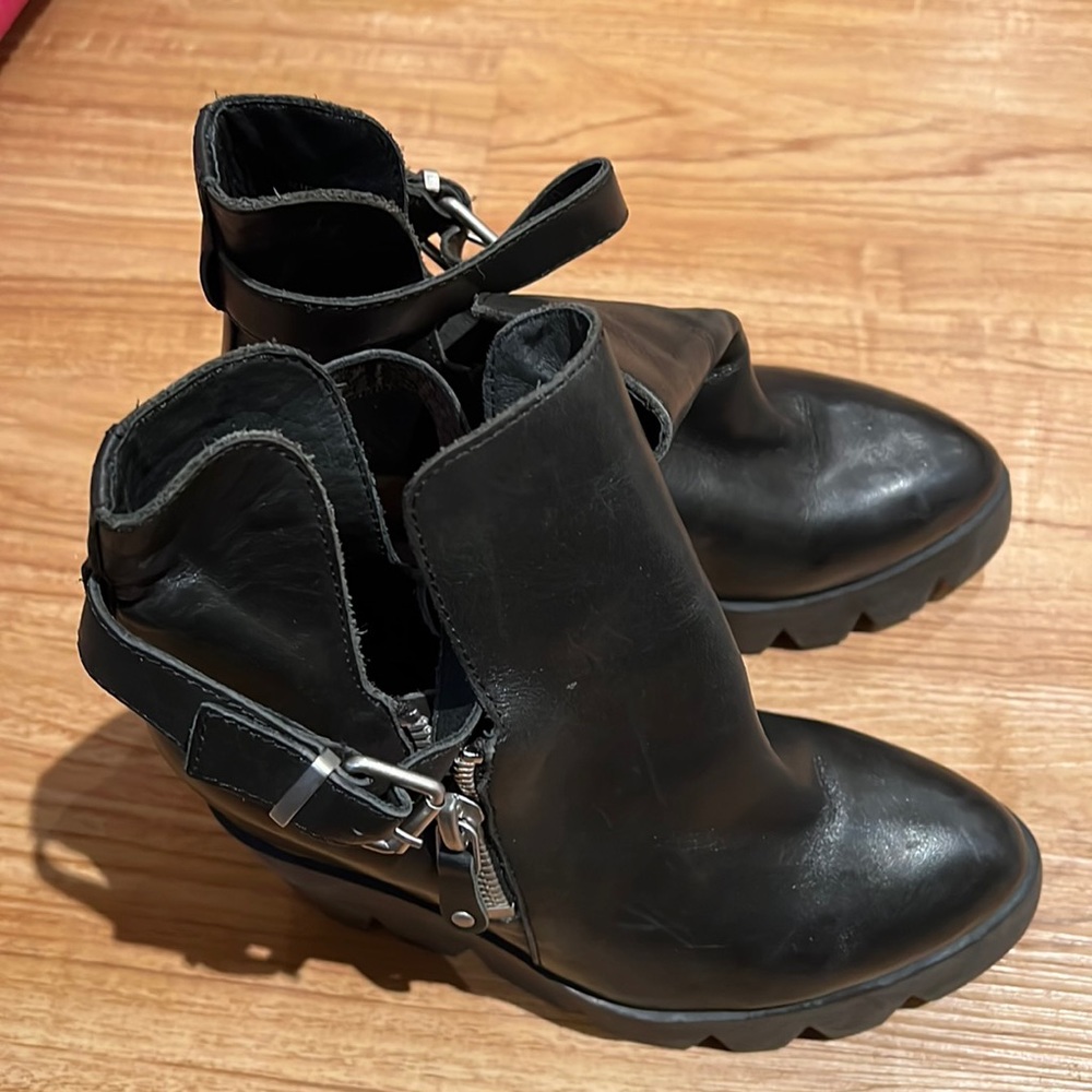 Ash platform booties